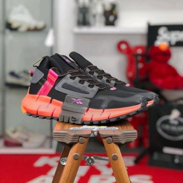 Reebok Zig Kinetica Edge &quot;Black/Proud Pink-High Vis Orange&quot;