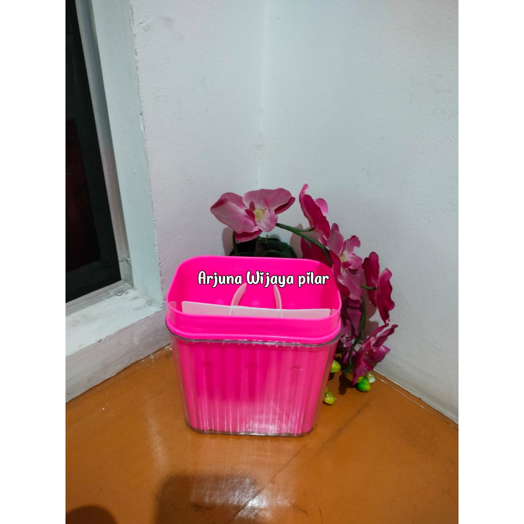 Tempat Sendok Diamond