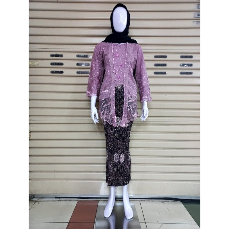 Kebaya Tunik Kutu Baru / Kebaya Kondangan / Kebaya Modern / Kebaya Tunik / Tunik Brokat / Kebaya Pesta / Tunik / Tunik Kebaya / Kebaya Wisuda / Tunik Busui / Tunik Brokat / Kebaya Tile / Tunik Kutu Baru / Tunik Payet / Kebaya Mutiara