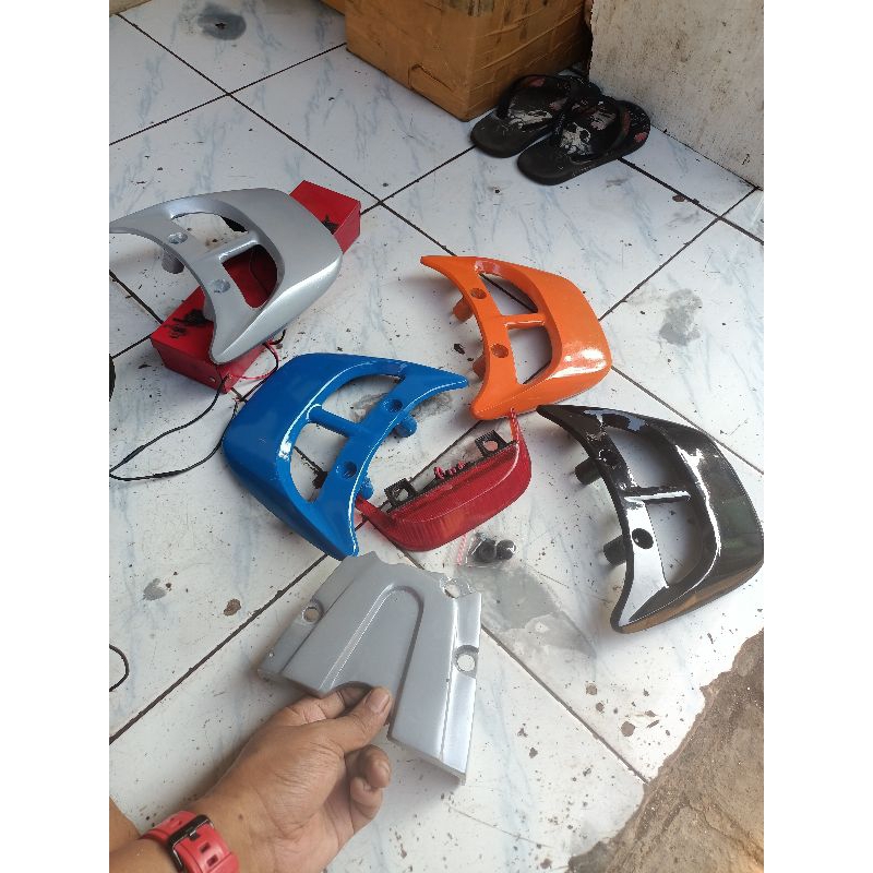 BEGELJOK BELAKANG FIZR SET STOPLAMP (BEGEL +STOPAN) BEHEL JOK YAMAHA FIZR
