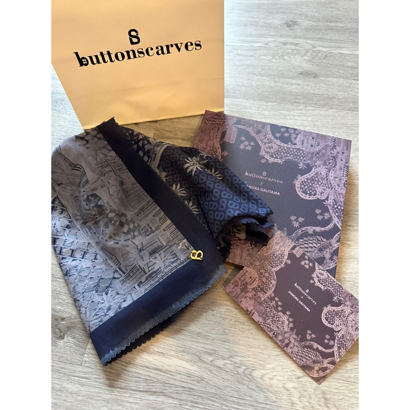 Preloved Buttonscarves x Diandra