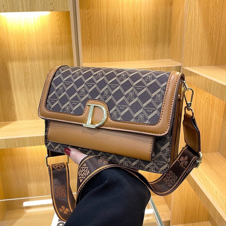 TAS D PREMIUM TAG LABEL FREE DUSTBAG NO BOX IMPORT MURAH Tas Selempang Wanita Import Murah Tas Impor