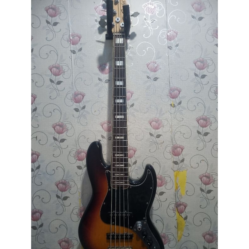 Bass Fender Custom 5 Strings
