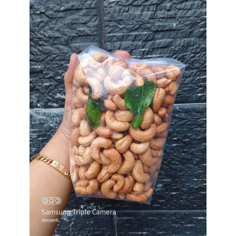 

kacang mete goreng bawang gurih 500g