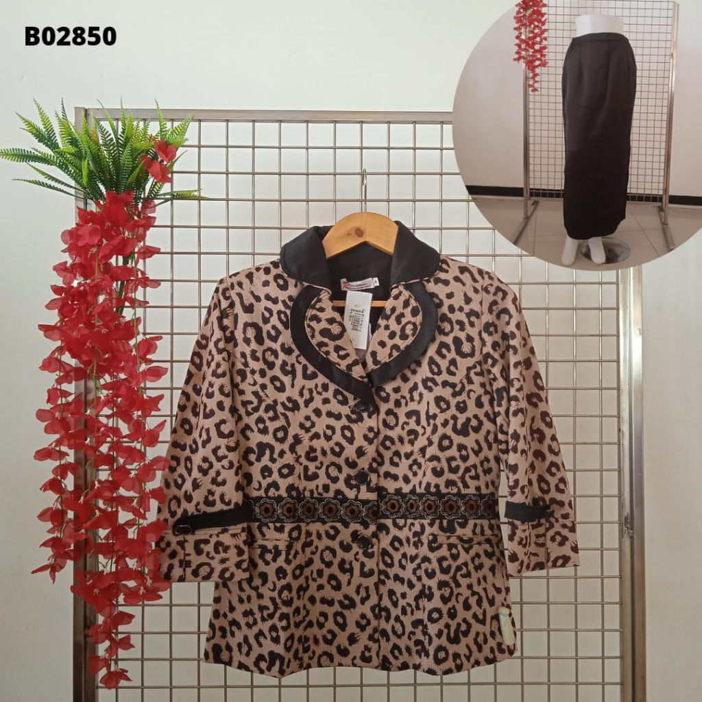 SETELAN WANITA BLAZER ROK Motif Macan