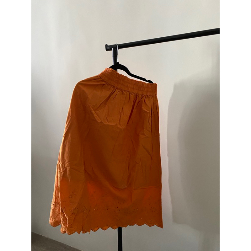 Rok renda Uniqlo wanita