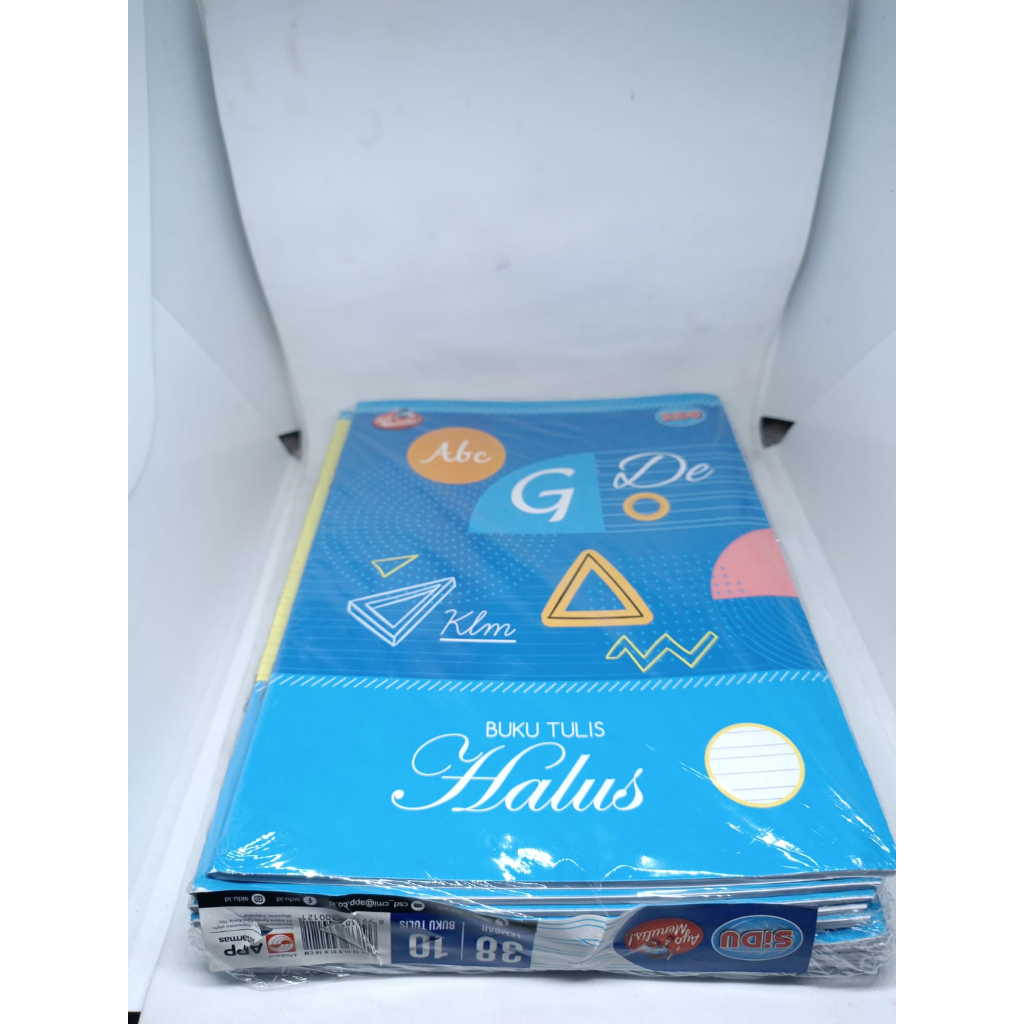 BUKU TULIS GARIS TIGA TULIS HALUS MEREK SINAR DUNIA 38 HALAMAN UKURAN KUWARTO 1 PAK ISI 10 PCS