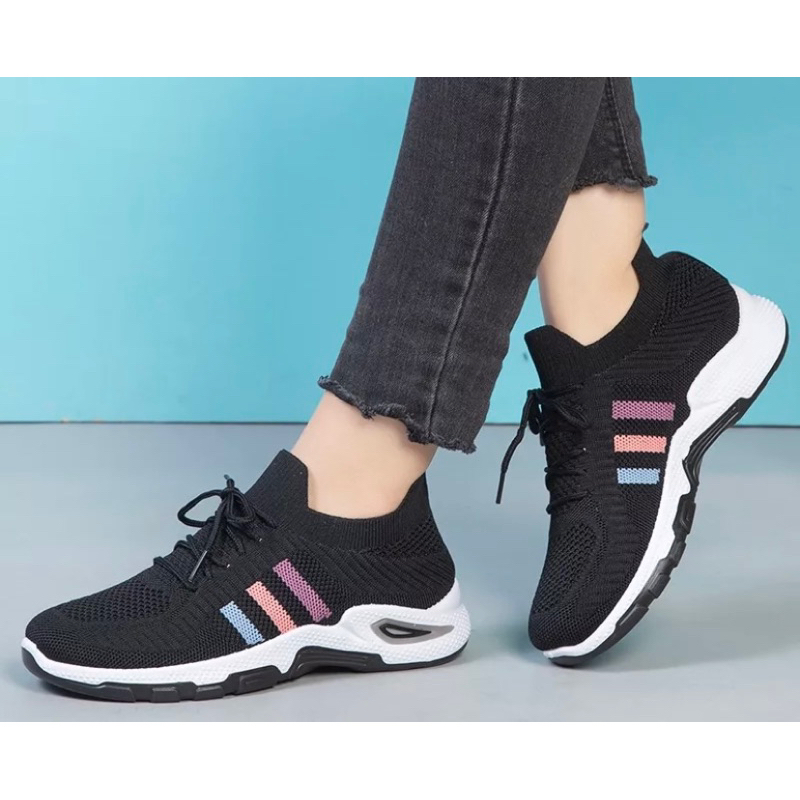 Batavia Sepatu olahraga impor premium