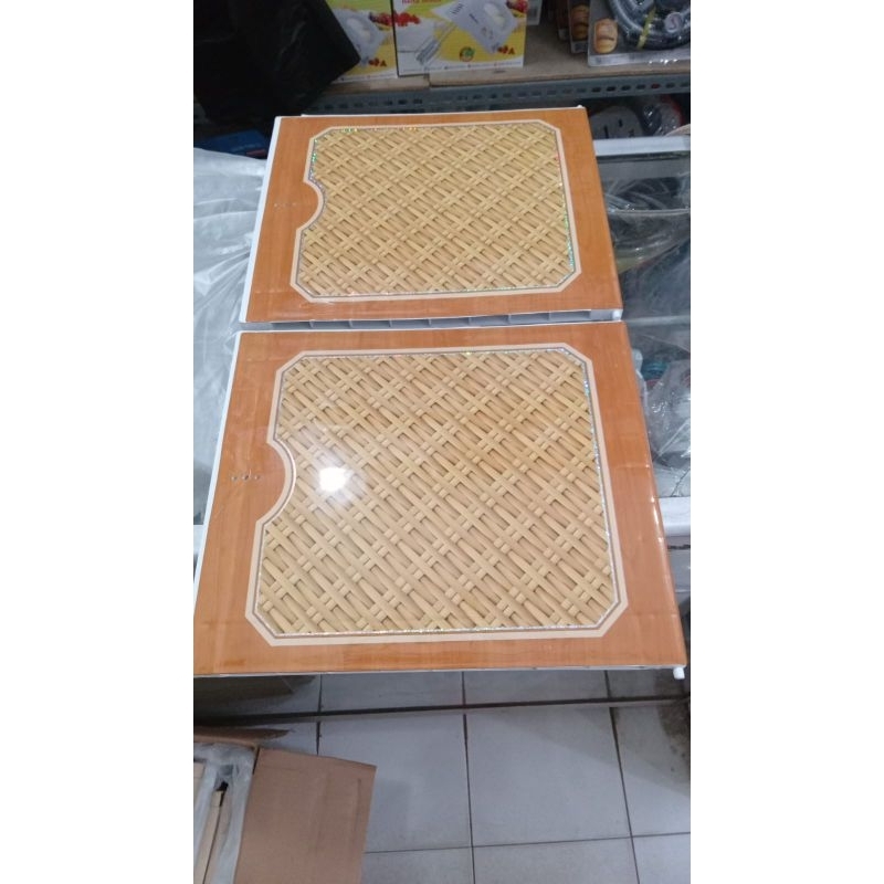Lemari swing rotan Akako Nandos