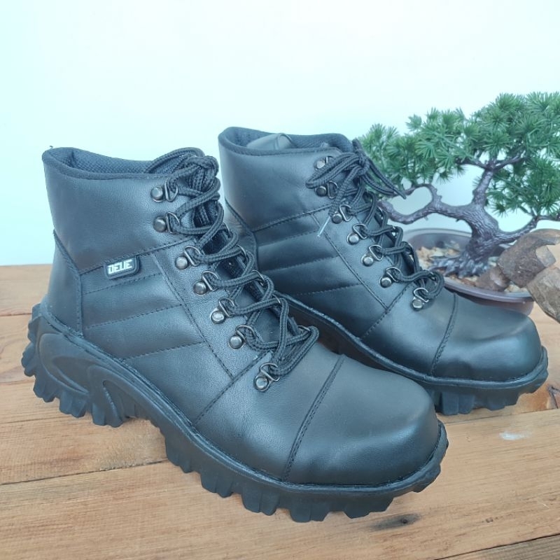 Sepatu safety pria kulit asli ujung besi Hitam(free kaos kaki)