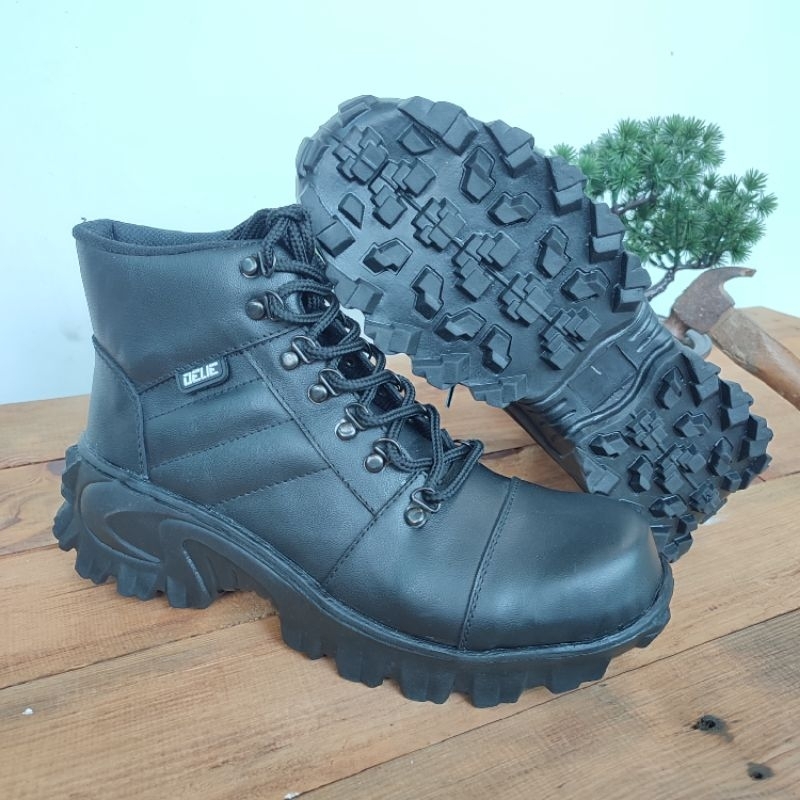 Sepatu safety pria kulit asli ujung besi Hitam(free kaos kaki)