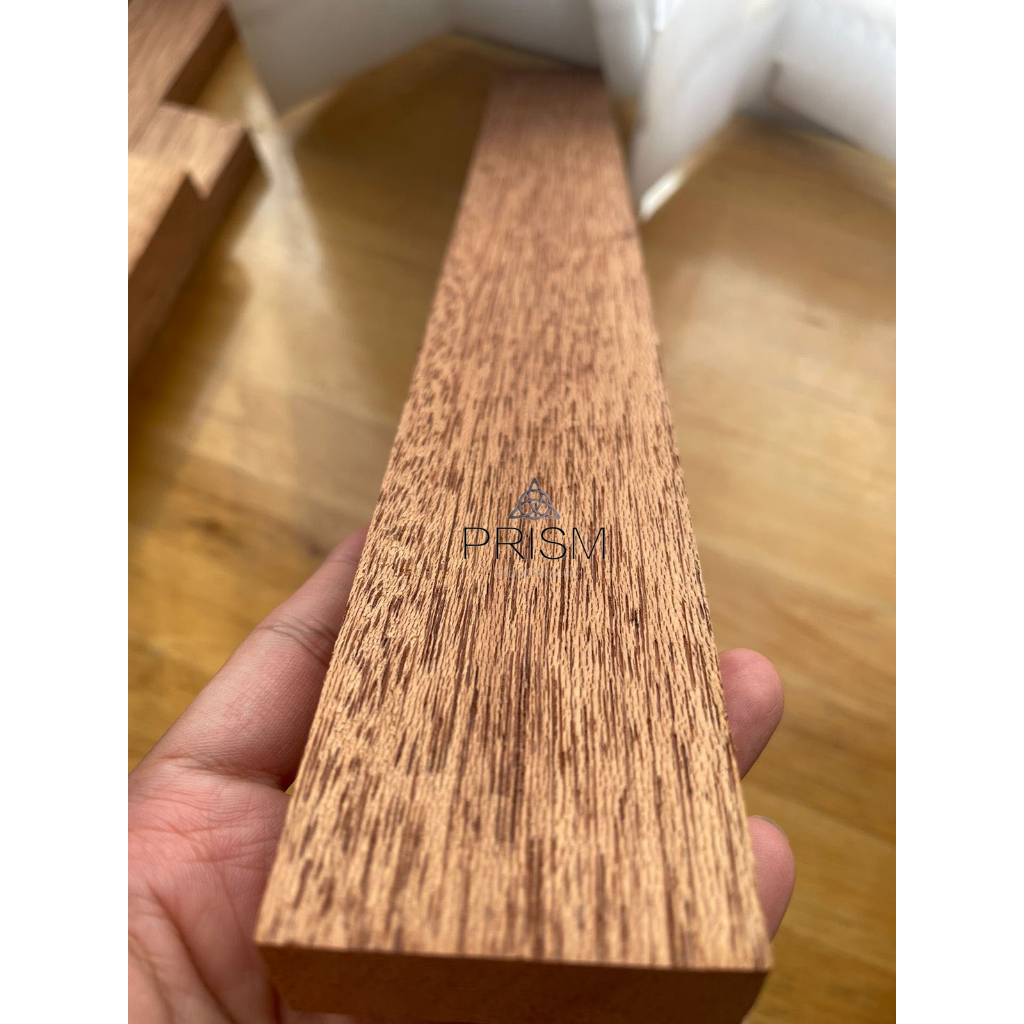 Papan kayu palapi meranti merah polos ukuran 7x13x235 Cm