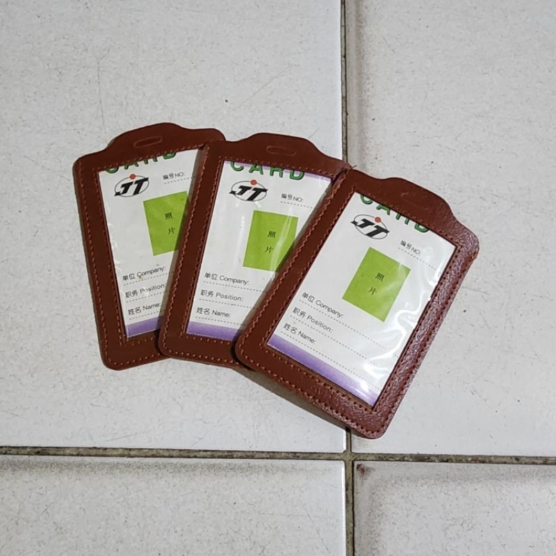 

ID Card + Jepitan Bed Kulit 7x10 Tegak