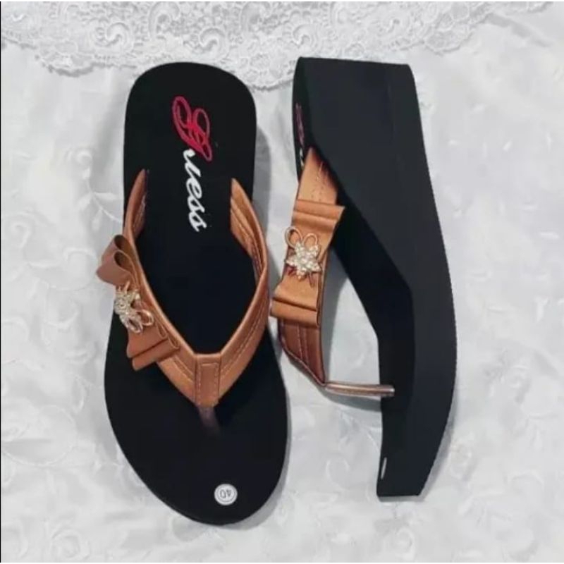 Sandal Spon Wedges Pita Samping Hak Tingi