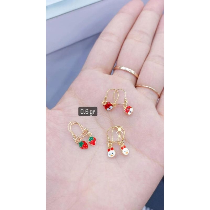 Anting kait anak karakter