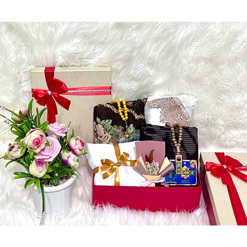 Hampers Couple Lebaran / Wedding Sarung Mukena Silk Satin Velvet Renda