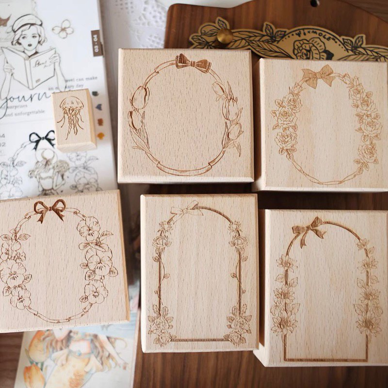 

Two Raccoons Flower Frame Rubber Stamp