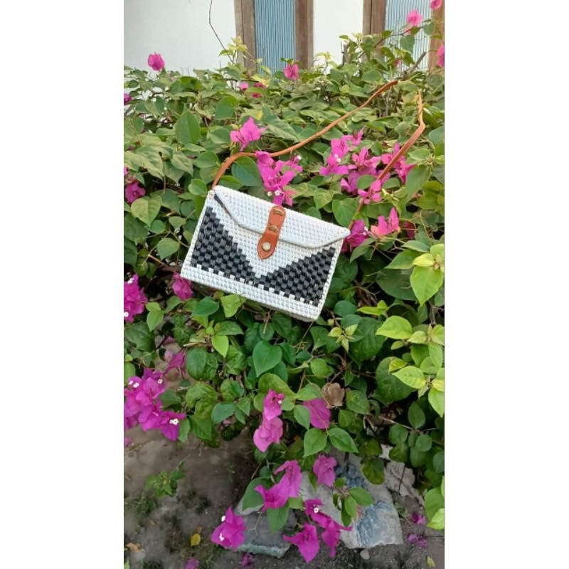 tas rotan kotak