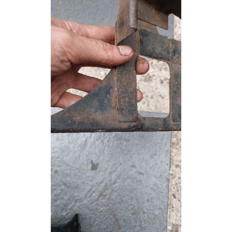 Dudukan Aki GL 100 Platina ORI