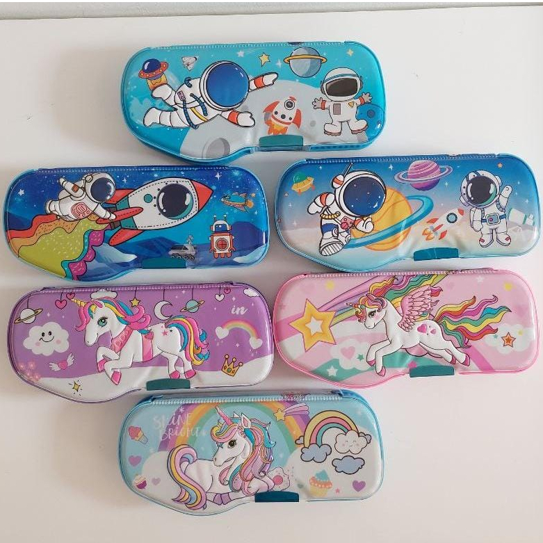 

Tempat Pensil Multifungsi Untuk Anak SD TK Kotak Pensil serutan Pola Kartun 2 Sisi Motif Kartun Unicorn astronot