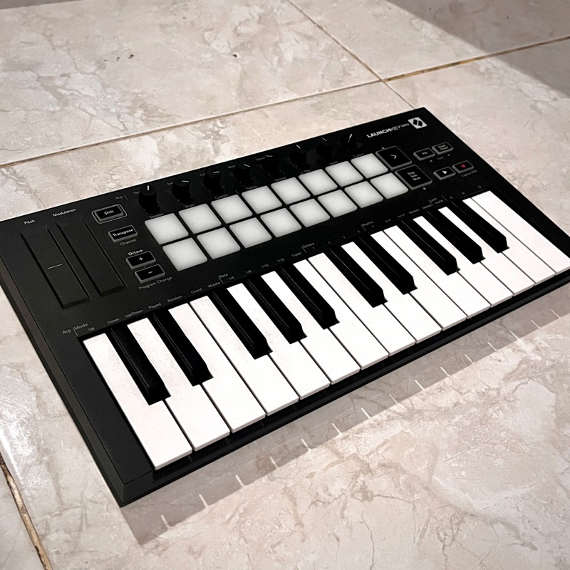 NOVATION LAUNCHKEY MINI MK3 | MIDI CONTROLLER SECOND SECONDHAND PRELOVED