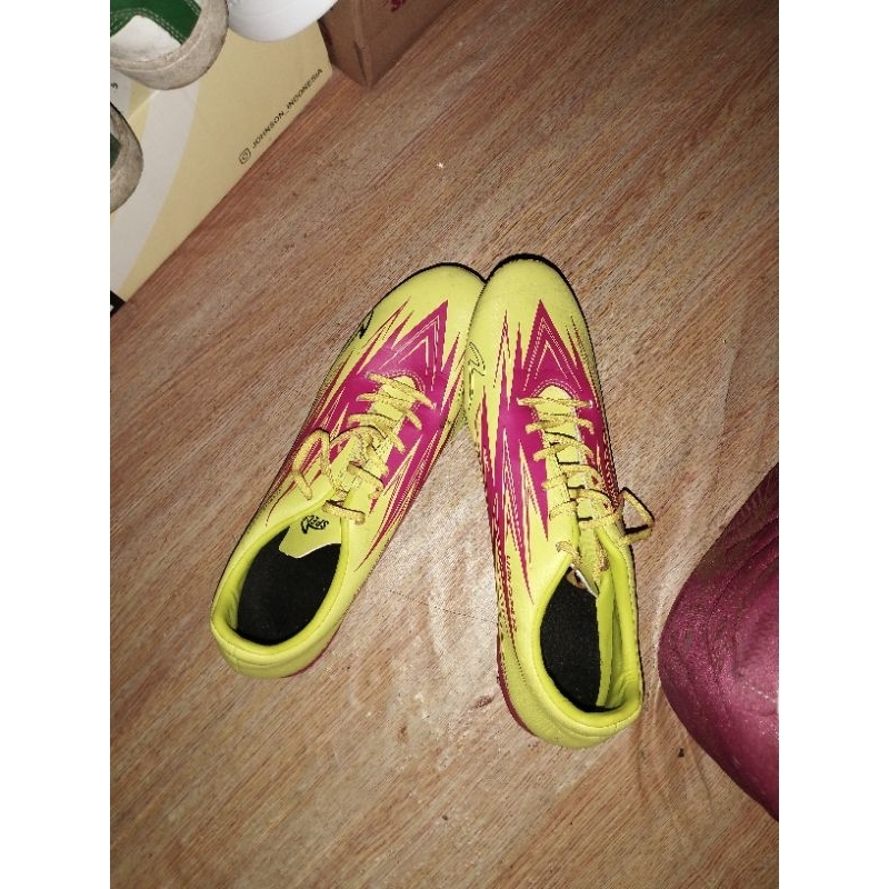 sepatu bola specs ls 3