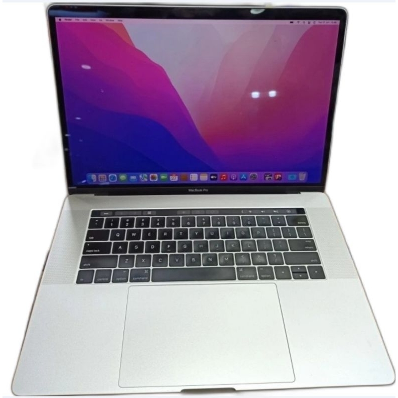 Laptop Macbook pro 2016 core i7 16Gb 15,4inch touchscreen bekas mulus normal like new