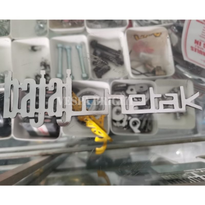 Emblem logo tulisan bajaj chetak krom