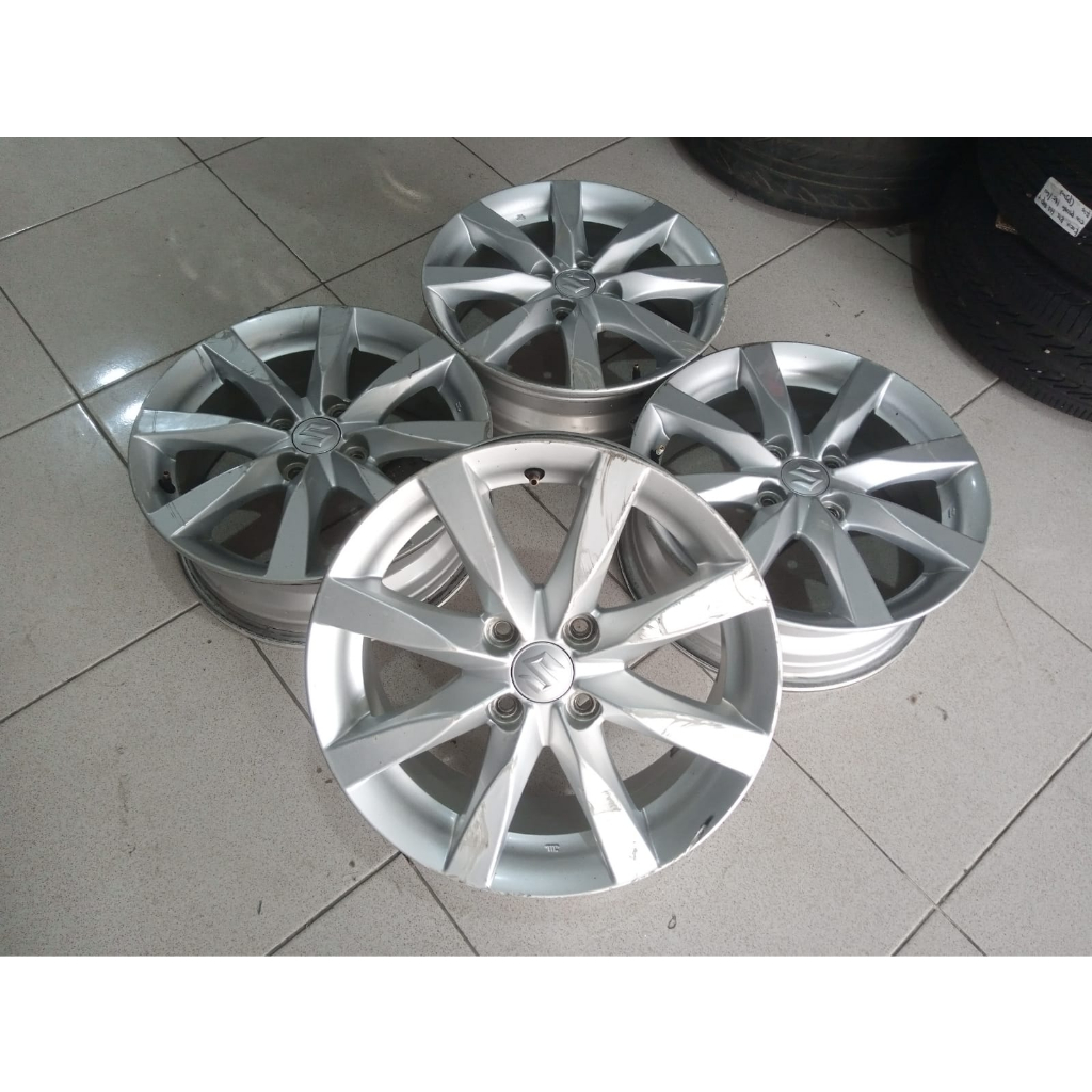 Velg Mobil Standar Suzuki Splash Ring 15 Lebar 5,5 Hole 4 x 100 Offset 45 Warna Silver Cocok Untuk M