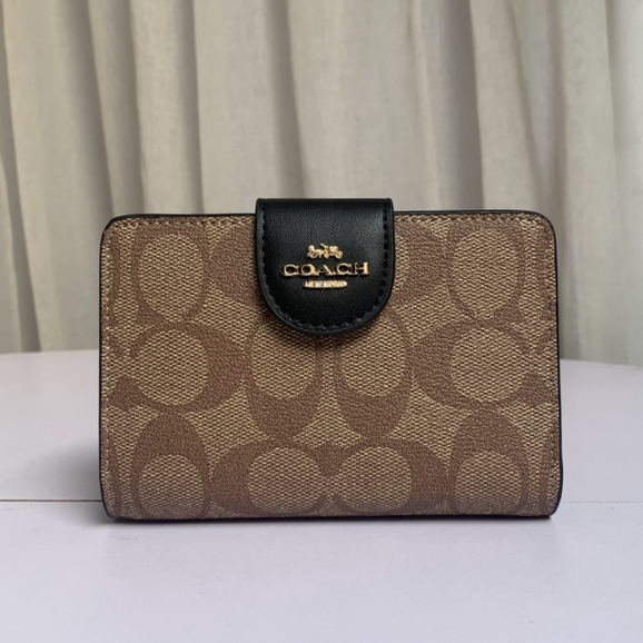 [Instant/Same Day] 0082  COACH New style medium corner zip wallet in signature canvas  qianbao