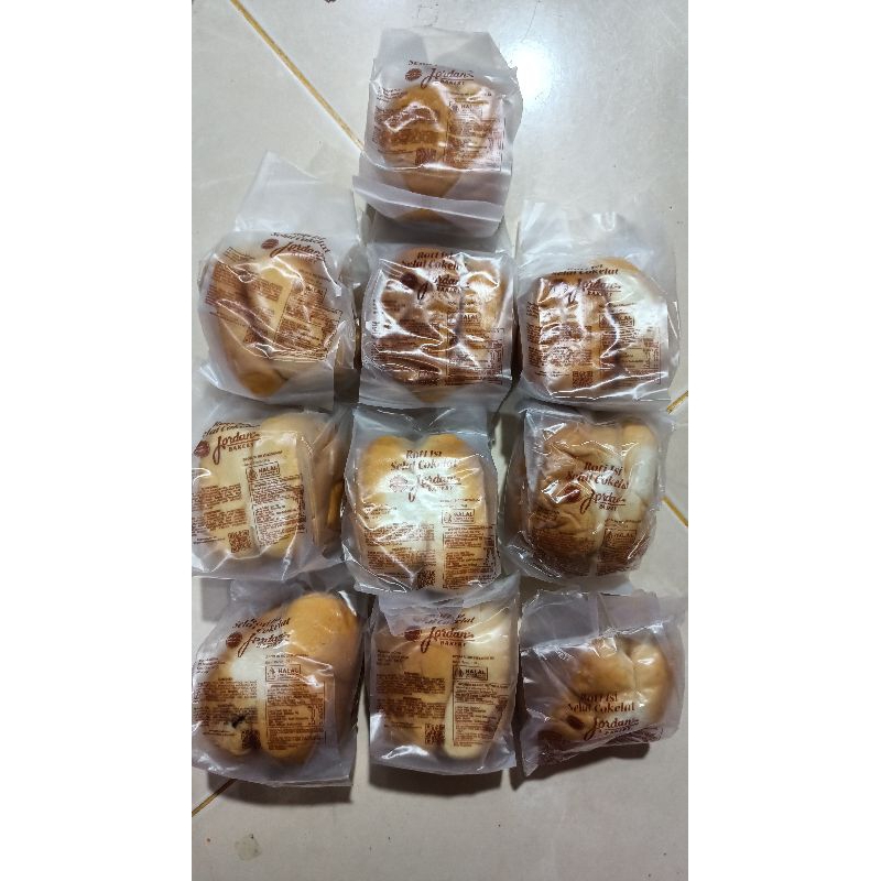 

ROTI JORDAN ISI SELAI COKLAT