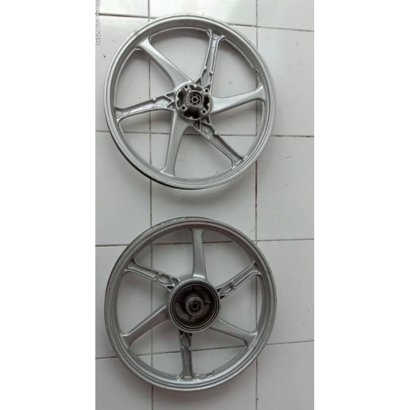 Velg castwheel Jupiter z original set depan belakang ori bekas  PNP fizr f1zr force1 crypton