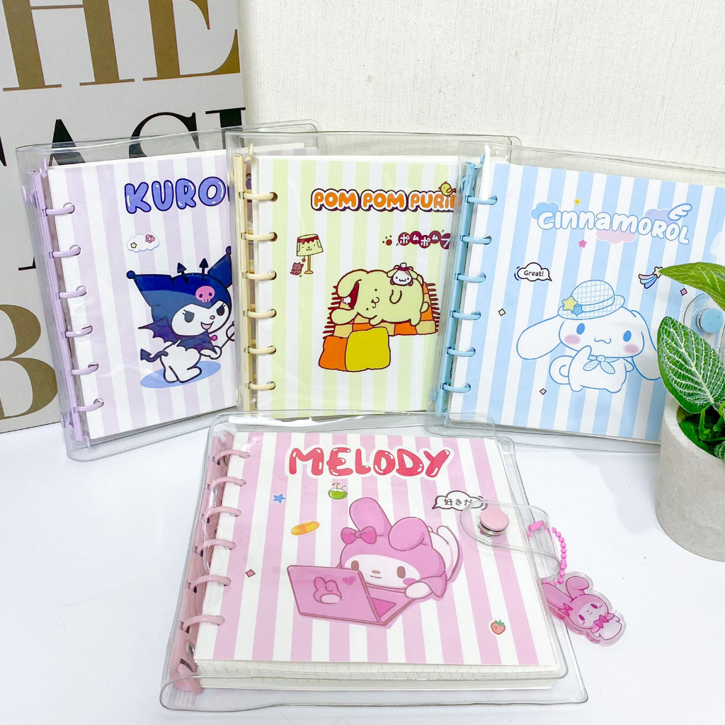 

Binder Mini Sanrio / Buku Catatan Mini Notebook Binder Loose Leaf Cute Kartun Karakter Sanrio My Melody Cinnamoroll Kuromi Pompompurin Hello Kitty Pochacco Little Twin Star 13 x 13 cm 6 Ring Organizer Kertas Alat Tulis Jurnal Hadiah Lucu Grosir Ready COD