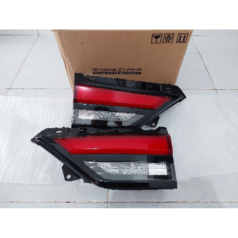 Reflektor Bagasi Innova Zenix Type Q Sepasang / Back Door Innova Zenix Type Q Sepasang / Lampu Bagas