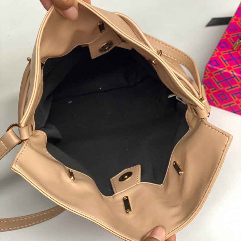 TB SOFT DRAWSTRING SLINGBAG