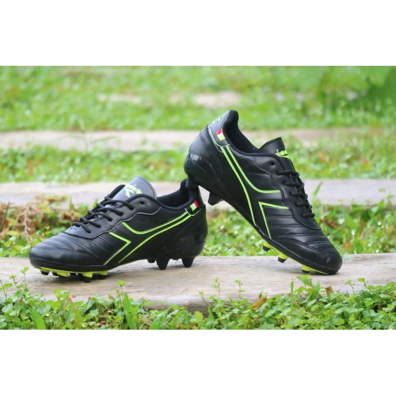 Sepatu sepak bola diadora kulit sapi asli kualitas premium black green terbaru