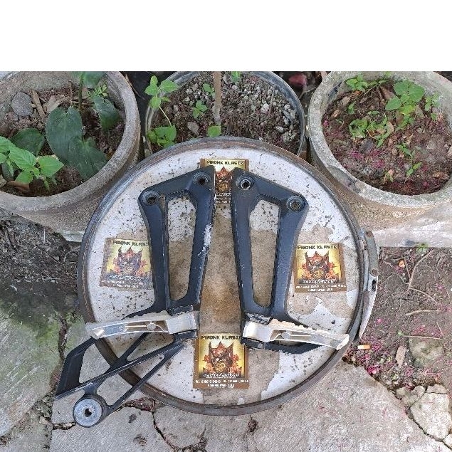 foot step belakang yamaha mx king 150 ORIGINAL foot step belakang mx king footstep belakang mx king 