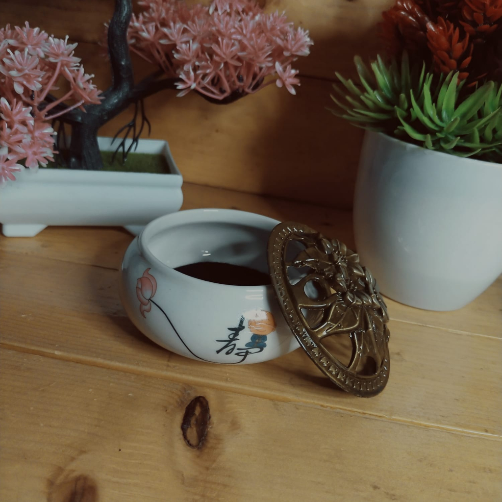 Tempat Dupa Kerucut Asap Bawah Bahan Keramik Holder Dupa Kerucut Asap Bawah Bahan Keramik