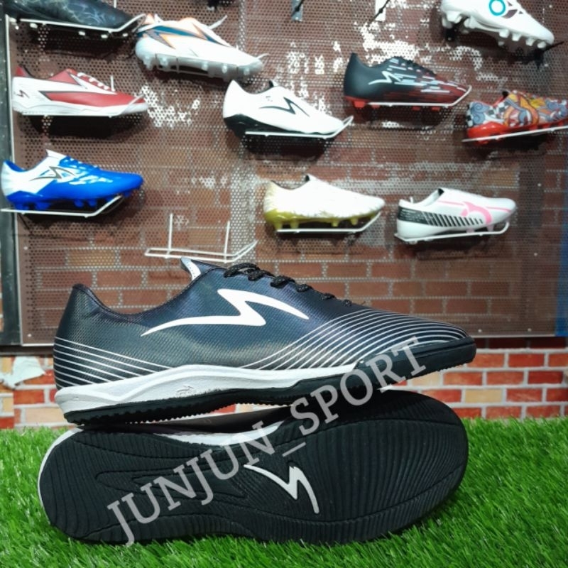 sepatu futsal specs omega runtuboy