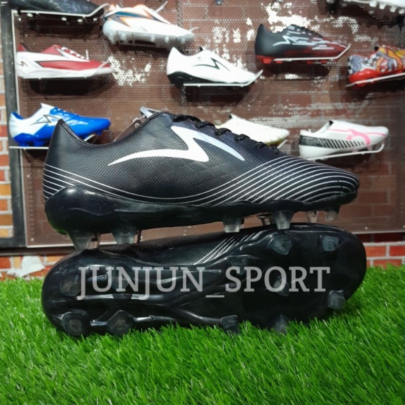 sepatu sepak bola specs lightspeed omega olahraga