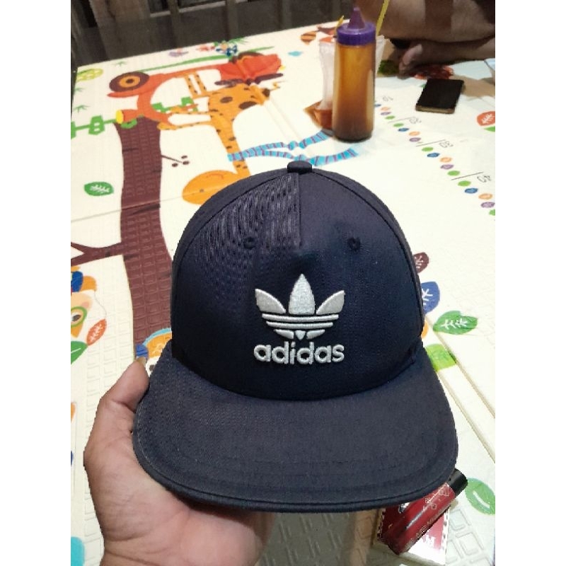 TOPI ADIDAS TRIFOIL