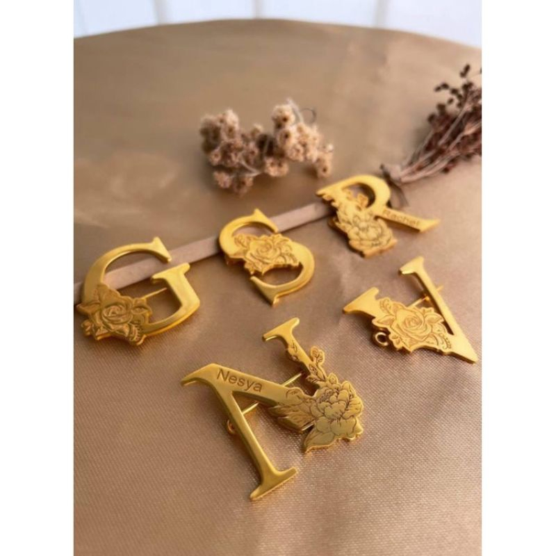 Bros Inisial Huruf Nama Lapis Emas / Bros Wanita / Bros Bunga / Bros Cantik