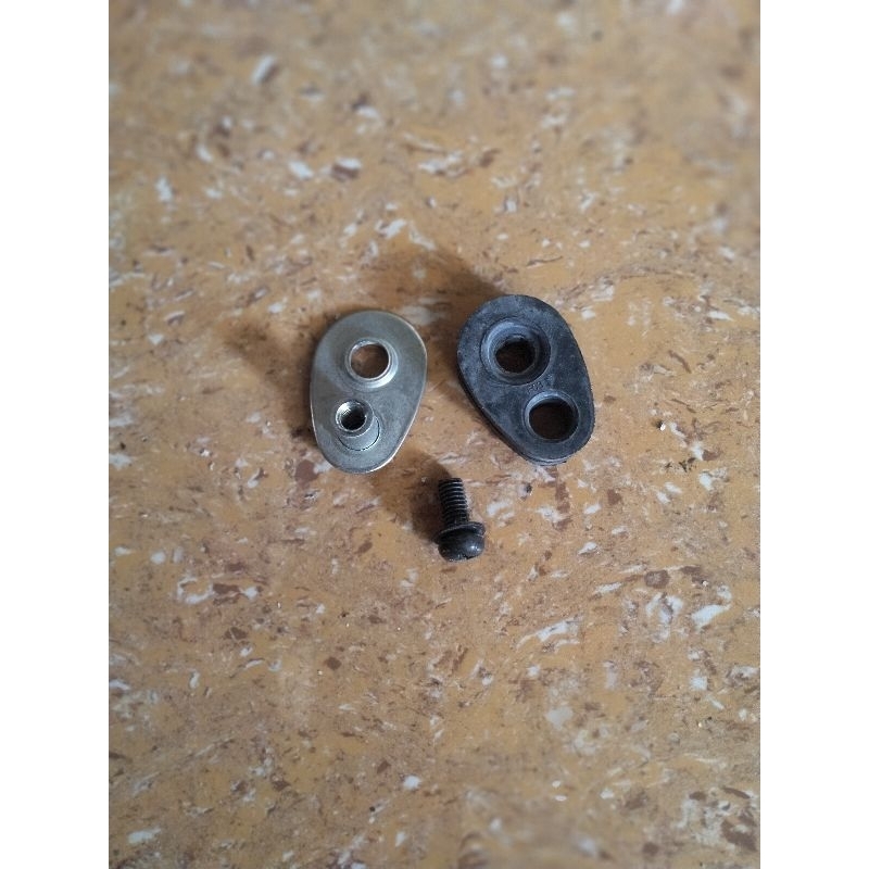 Baut Kancing Sein Karet Lampu Sein Kawasaki Ninja 250 Karbu , KLX ORI COPOTAN (BEKAS)