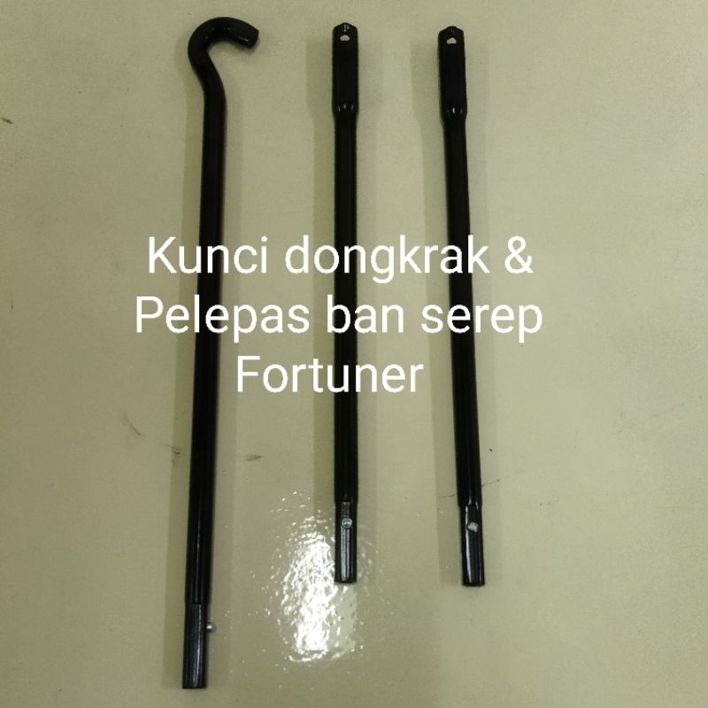 Kunci dongkrak / handle pelepas ban serep mobil Fortuner