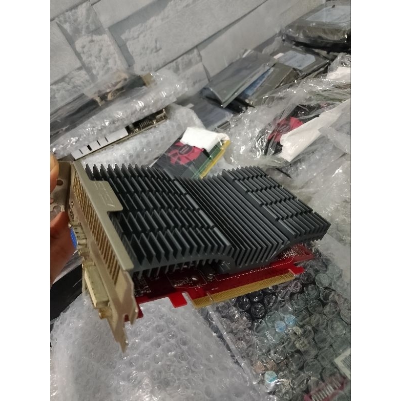 VGA HD 5570 1GB DDR2 128BIT normal siap pakai