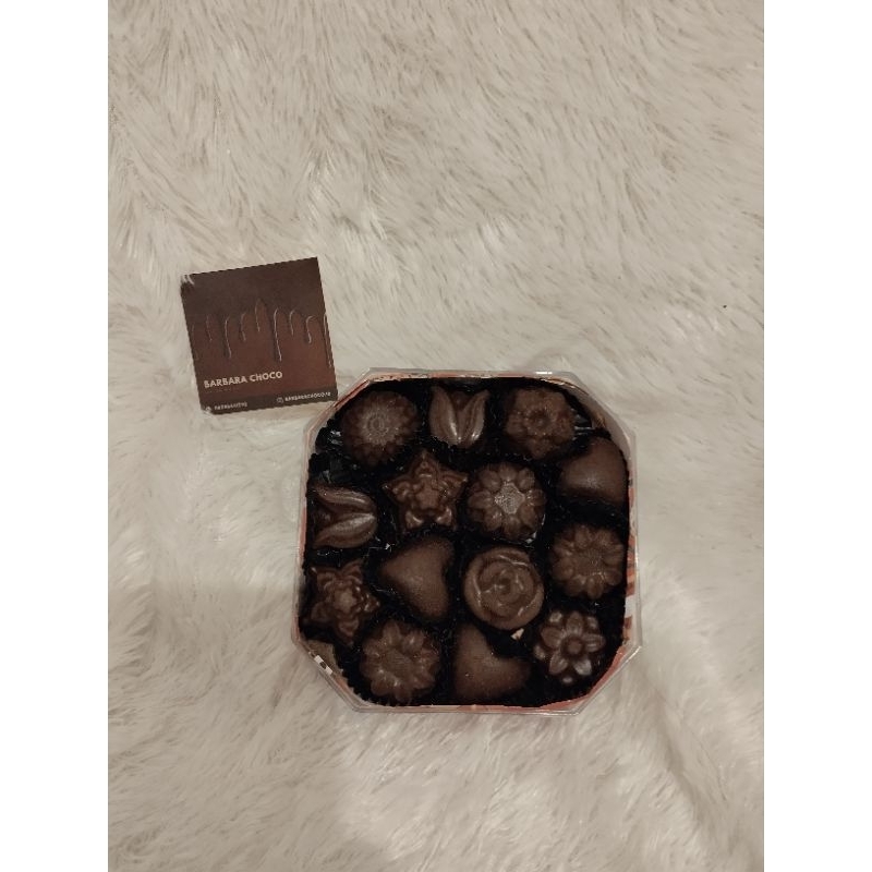 

cokelat klasik isi selai blueberry dan strawberry