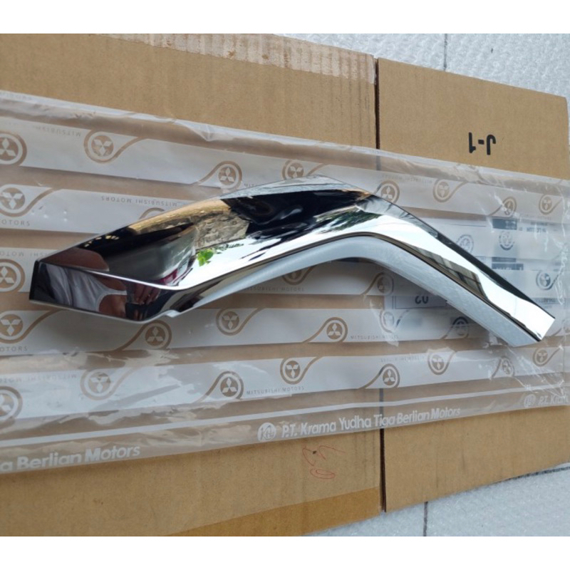 Garnish Bawah Bemper Depan Pajero Sport 2016-2020 Original