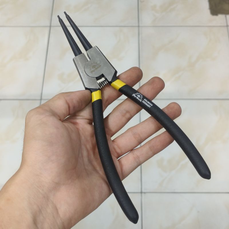 Carl Schlieper Tang Tarik Tjap Mata