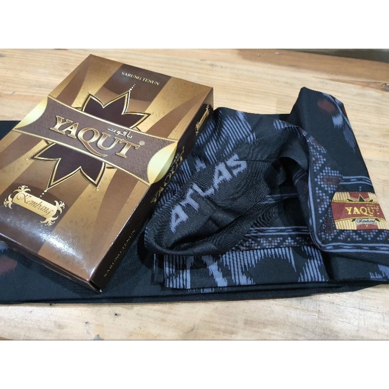 SARUNG ATLAS YAQUT KEMBANG MOTIF BHS & BATIK