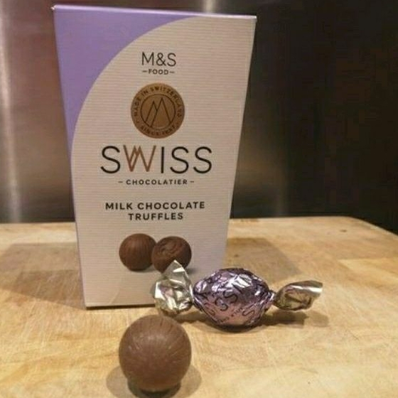 

MARKS & SPENCER M&S Swiss Chocolatier Milk Chocolate Truffles 205g